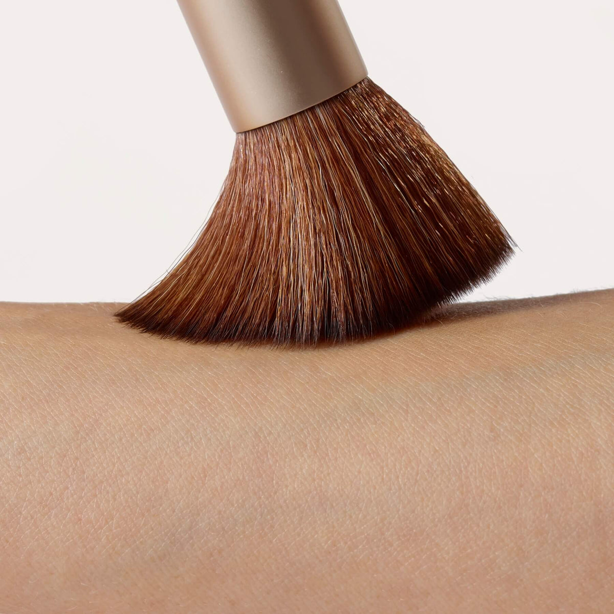 Pro Series The Handi™ Brush Janeiredale