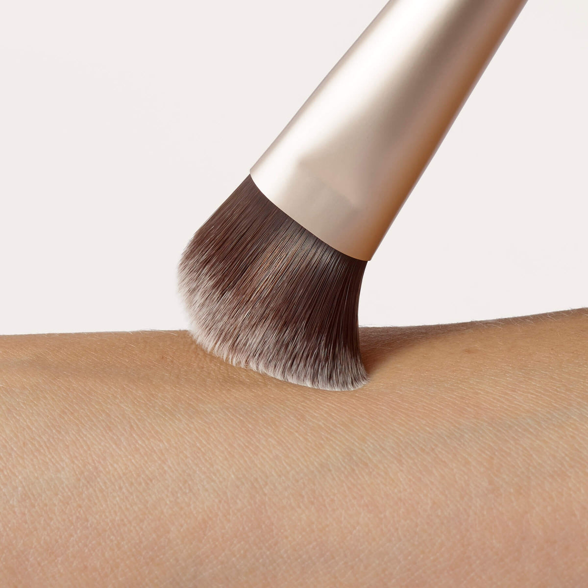 Pro Series Liquid Complexion Brush Janeiredale